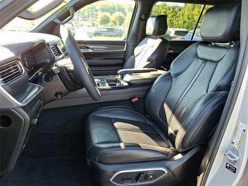 Used 2022 Jeep Wagoneer Series III w/ Flexible Seating Group image 14