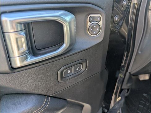 Used 2022 Jeep Gladiator Overland image 16