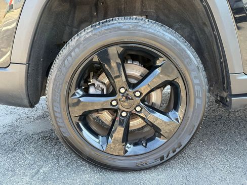 Used 2024 Jeep Grand Cherokee L Laredo image 54