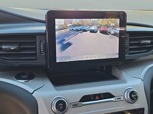 Used 2024 Ford Explorer XLT image 27