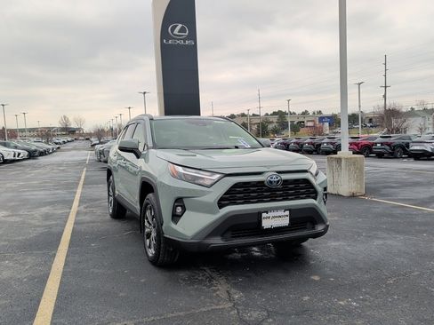 Used 2022 Toyota RAV4 XLE Premium image 1