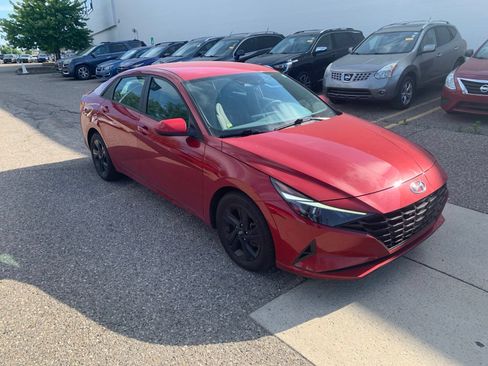 Certified 2023 Hyundai Elantra SEL FWD image 2