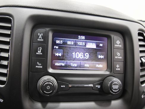 Used 2018 Jeep Compass Latitude w/ Cold Weather Group image 23