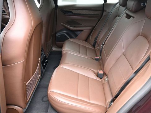 Certified 2025 Porsche Macan Electric RWD image 7
