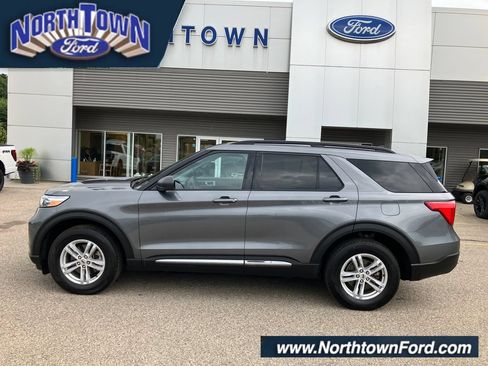 Used 2024 Ford Explorer XLT w/ Equipment Group 202A AWD/4WD image 1