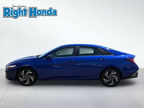 Used 2025 Hyundai Elantra SEL FWD image 8