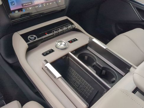 New 2026 Lincoln Navigator L Premier AWD/4WD image 20
