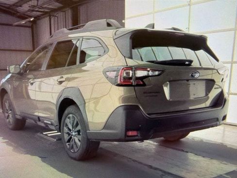 Used 2025 Subaru Outback Onyx Edition AWD/4WD image 3