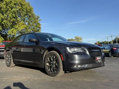 Used 2016 Chrysler 300 S image 3