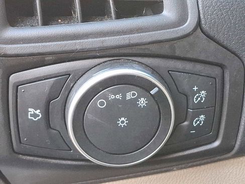 Used 2017 Ford Focus SE image 25