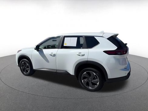 Used 2025 Nissan Rogue SV image 10