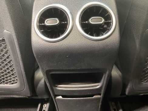 Used 2021 Mercedes-Benz GLB 250 4MATIC image 25