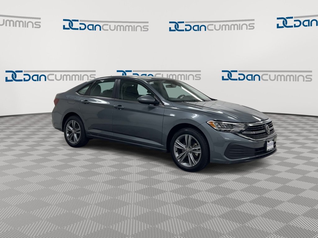Used 2024 Volkswagen Jetta SE FWD image 2