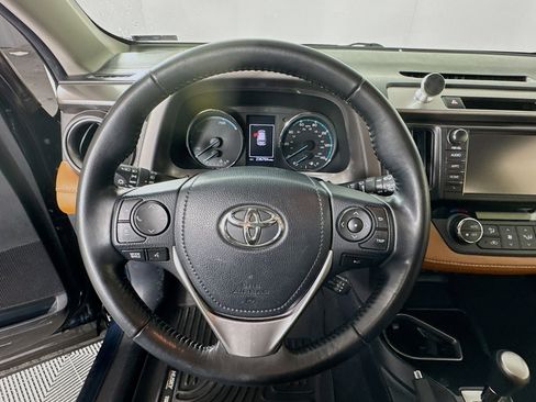 Used 2018 Toyota RAV4 Limited image 13