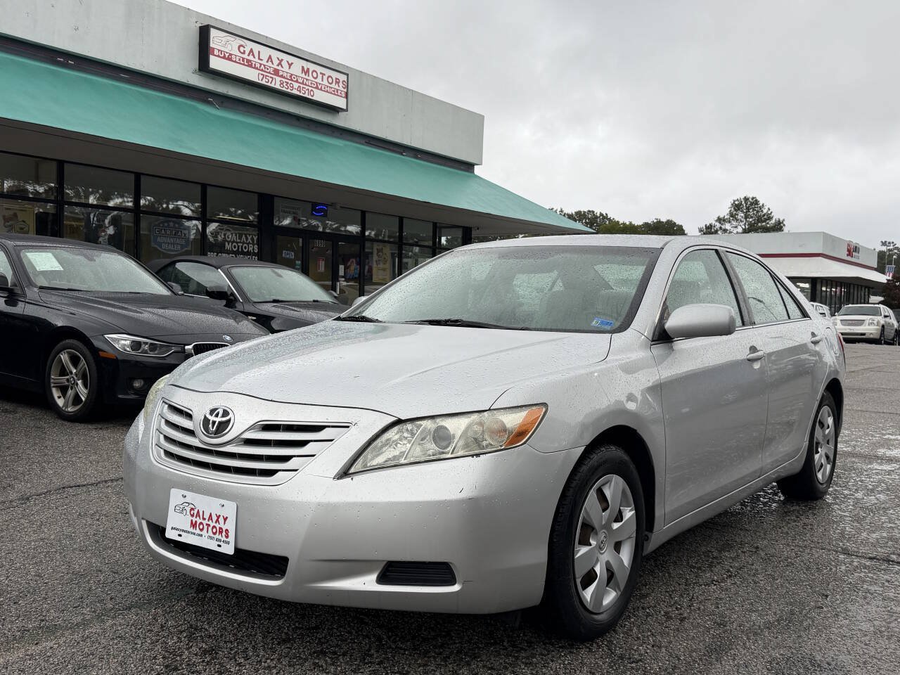 Used 2009 Toyota Camry LE FWD image 1
