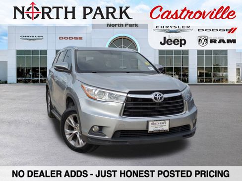 Used 2015 Toyota Highlander XLE image 1