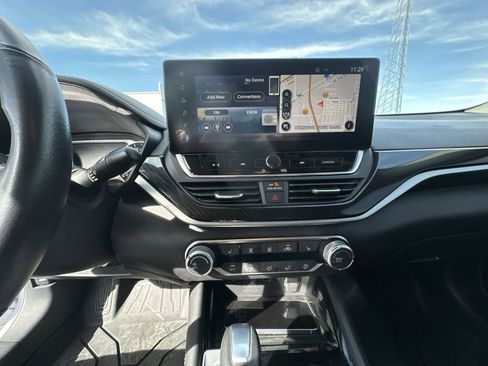 Used 2023 Nissan Altima 2.5 SR w/ SR Premium Package image 13