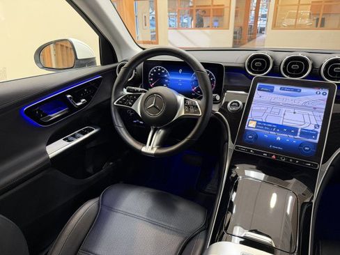 Used 2024 Mercedes-Benz GLC 300 4MATIC image 11