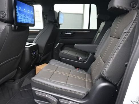 New 2026 Chevrolet Suburban High Country AWD/4WD image 11