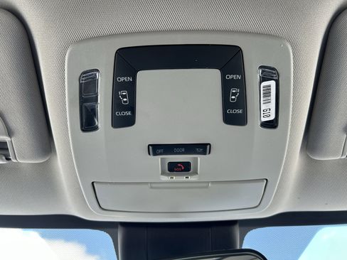 Certified 2025 Toyota Sienna LE FWD image 35
