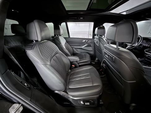 Used 2022 BMW X7 M50i image 28