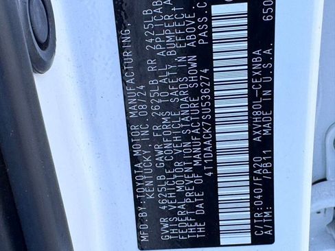 Used 2025 Toyota Camry LE w/ Convenience Package image 39