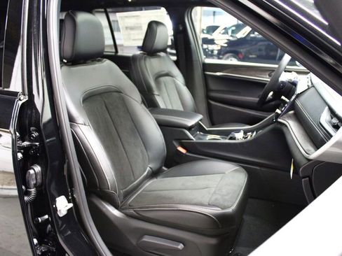 New 2026 Jeep Grand Cherokee Altitude image 29