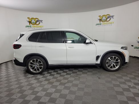 Used 2024 BMW X5 xDrive40i w/ Parking Assistance Package AWD/4WD image 4