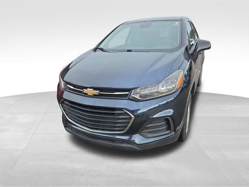 Used 2019 Chevrolet Trax LS w/ Tint and Cruise Package AWD/4WD image 5