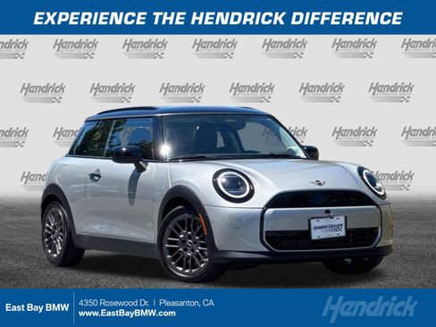 Used 2025 MINI Cooper 2-Door Hardtop FWD image 1