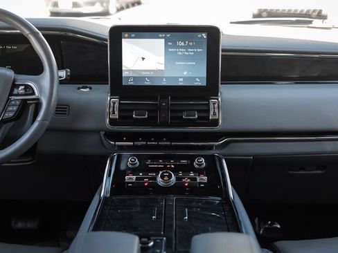 Used 2018 Lincoln Navigator L Select w/ Technology Package AWD/4WD image 28