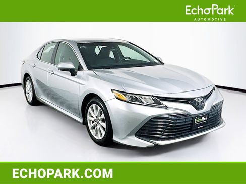 Used 2018 Toyota Camry LE image 1
