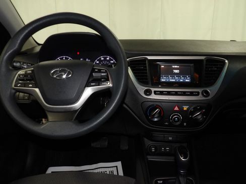 Used 2018 Hyundai Accent SE FWD image 11