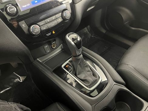 Used 2017 Nissan Rogue SL w/ SL Premium Package image 24