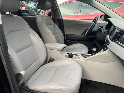 Used 2019 Kia Niro Touring FWD image 5