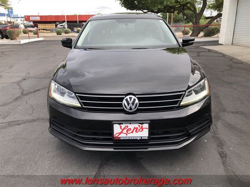 Used 2017 Volkswagen Jetta SE FWD image 3