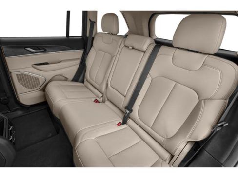 Certified 2023 Jeep Grand Cherokee Limited w/ Black Appearance Package AWD/4WD image 13