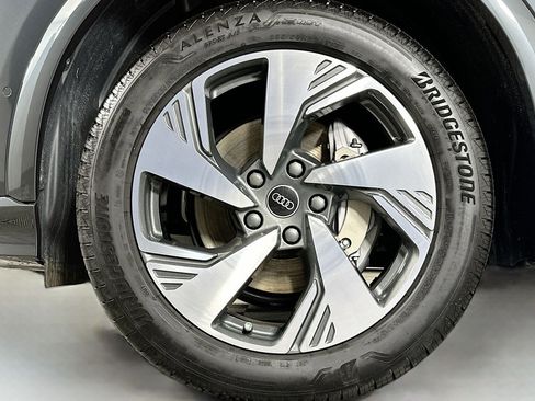 Used 2025 Audi Q6 e-tron Premium Plus w/ Premium Plus image 11