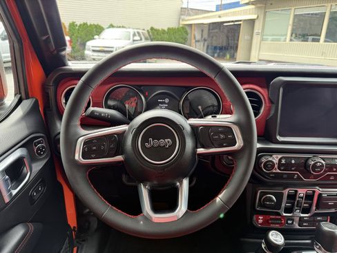 Used 2023 Jeep Wrangler Unlimited Rubicon 4xe AWD/4WD image 17