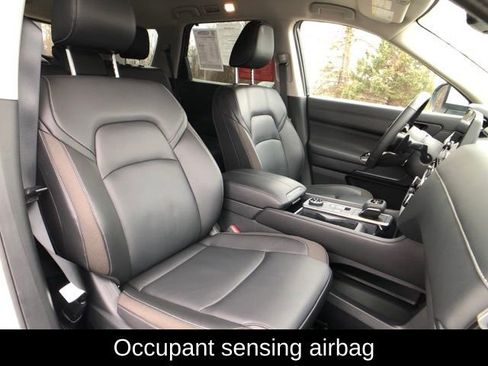 Certified 2025 Nissan Pathfinder SL image 25