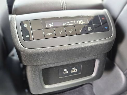 Used 2024 Nissan Pathfinder SL FWD image 29