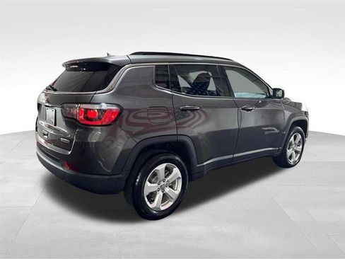 Used 2019 Jeep Compass Latitude AWD/4WD image 5
