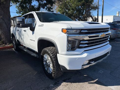 Used 2020 Chevrolet Silverado 2500 High Country w/ Technology Package image 3