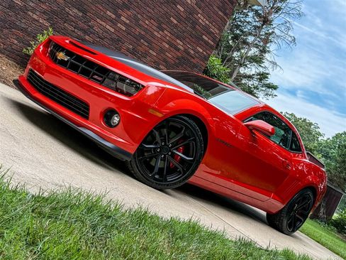 Used 2013 Chevrolet Camaro SS w/ SS Performance Package RWD image 4