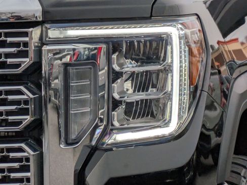 Used 2022 GMC Sierra 3500 Denali w/ Denali Black Diamond Edition image 7