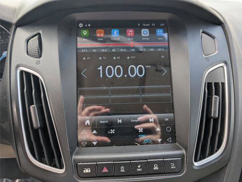 Used 2018 Ford Focus SE image 12