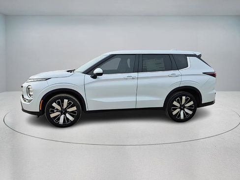 New 2026 Mitsubishi Outlander SE AWD/4WD image 3