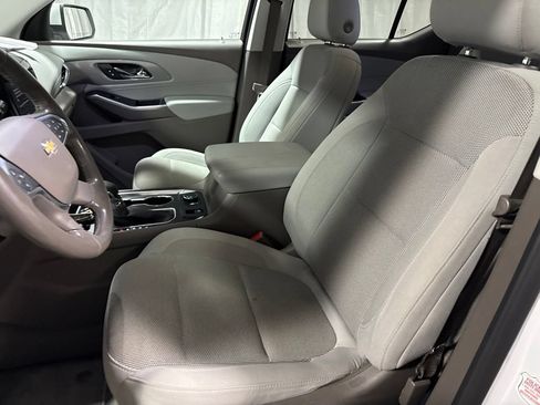 Used 2021 Chevrolet Traverse LT FWD image 22