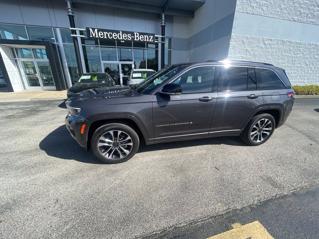 Used 2022 Jeep Grand Cherokee Overland w/ Adv Protech Group III AWD/4WD image 2