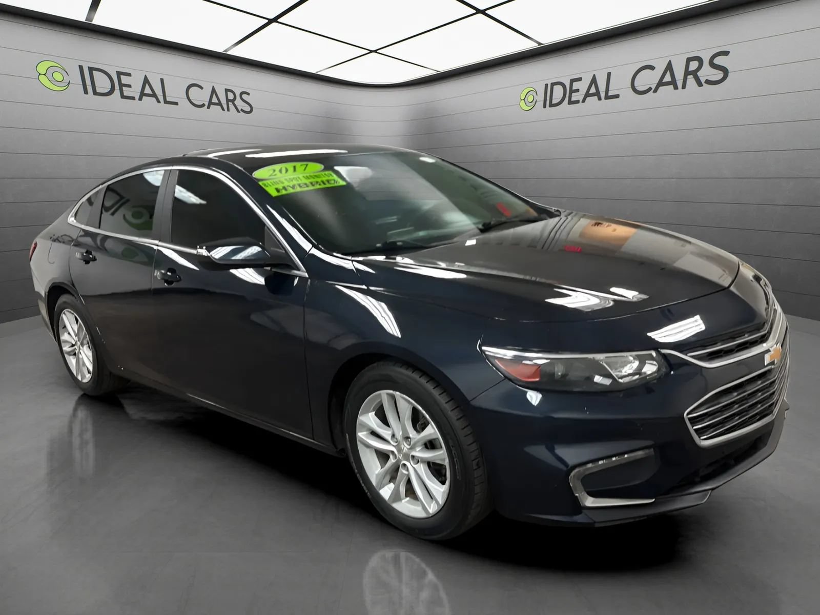 Used 2017 Chevrolet Malibu Hybrid w/ Leather Package FWD image 3